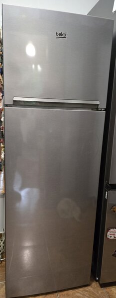 Vand frigider cu doua usi Beko 306 l.