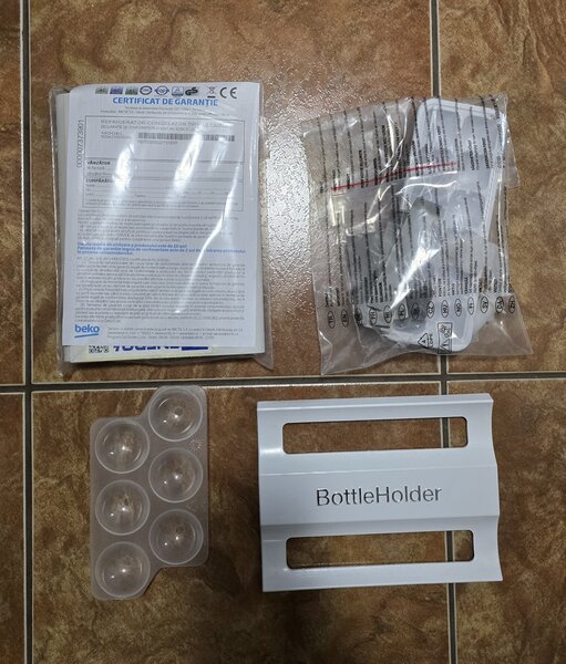 Vand frigider cu doua usi Beko 306 l.